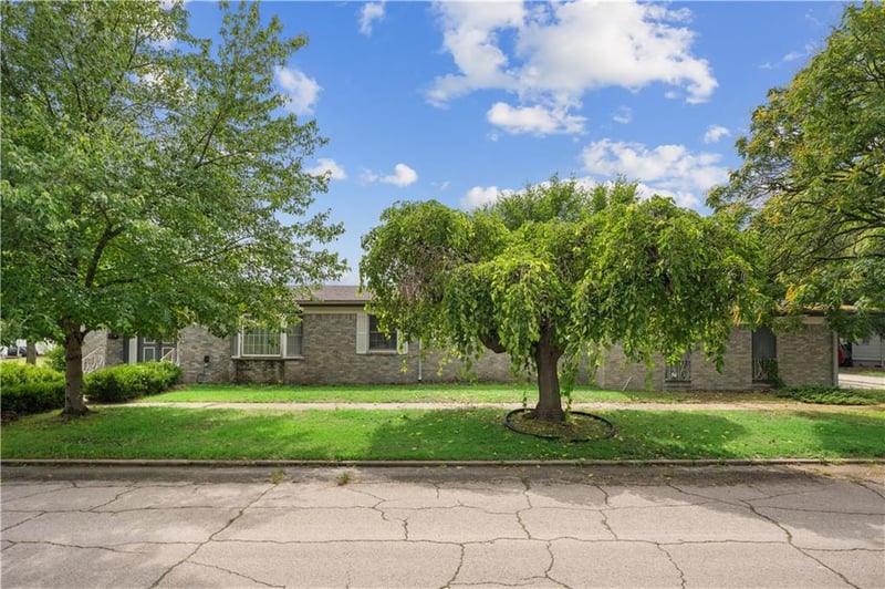 1302 4th St, Coffeyville, KS 67337