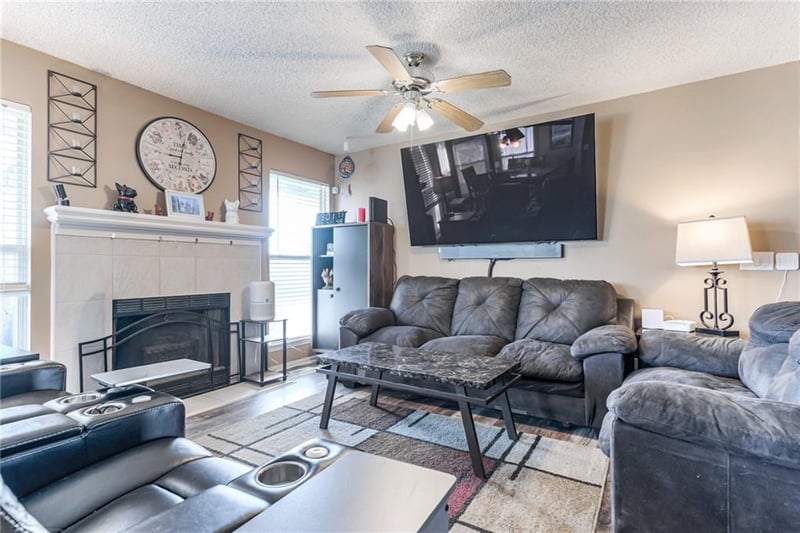 8660 110th St, Kansas City, MO 64157