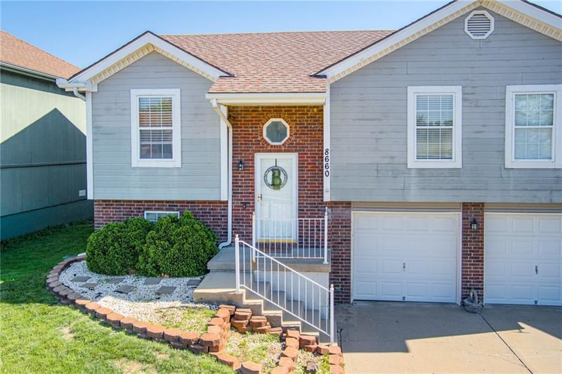 8660 110th St, Kansas City, MO 64157