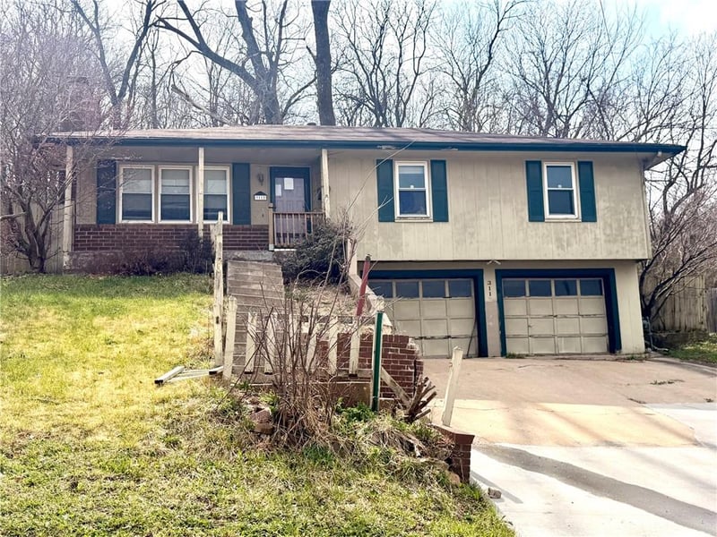 3112 Hampton Rd, St Joseph, MO 64505