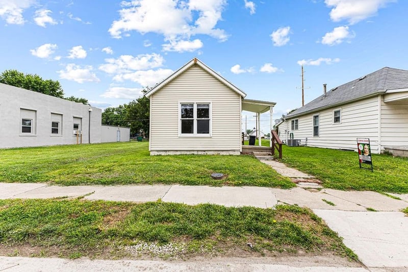 903 Valley St, St Joseph, MO 64504