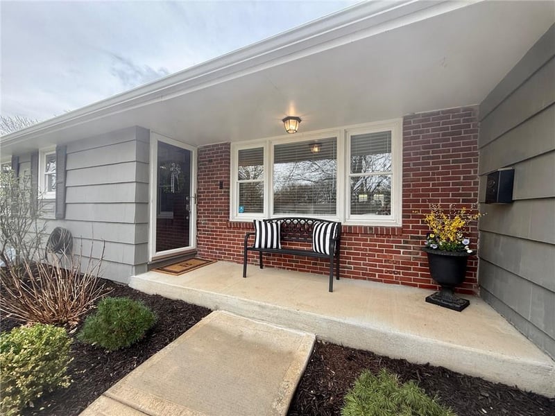 5709 78th St, Prairie Village, KS 66208