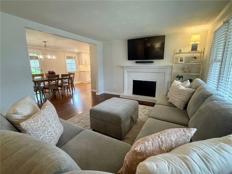 5709 78th St, Prairie Village, KS 66208