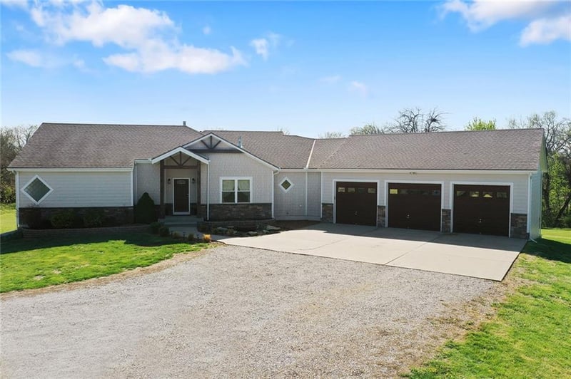 11112 E 227th St, Peculiar, MO 64078
