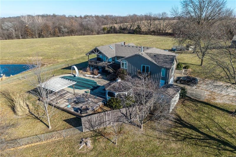 10921 City Lake Dr, Higginsville, MO 64037