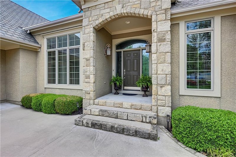 16719 S Country Club Dr, Loch Lloyd, MO 64012