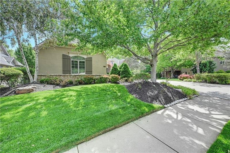 16719 S Country Club Dr, Loch Lloyd, MO 64012