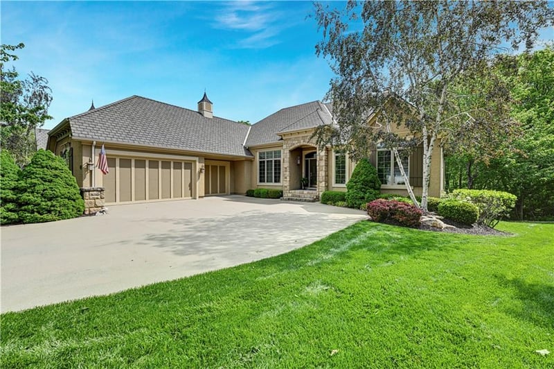 16719 S Country Club Dr, Loch Lloyd, MO 64012