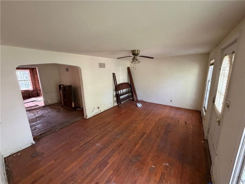 7708 Grand Ave, Kansas City, MO 64114