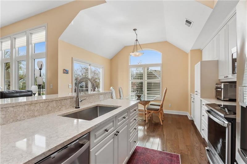 13125 Summit Ct, Kansas City, MO 64145