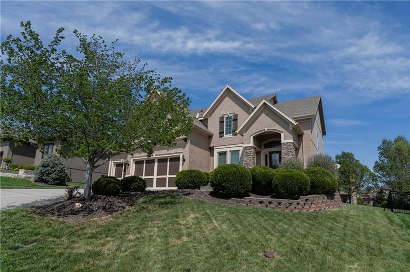 18914 100th St, Lenexa, KS 66220