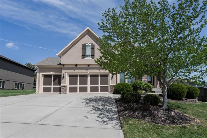18914 100th St, Lenexa, KS 66220