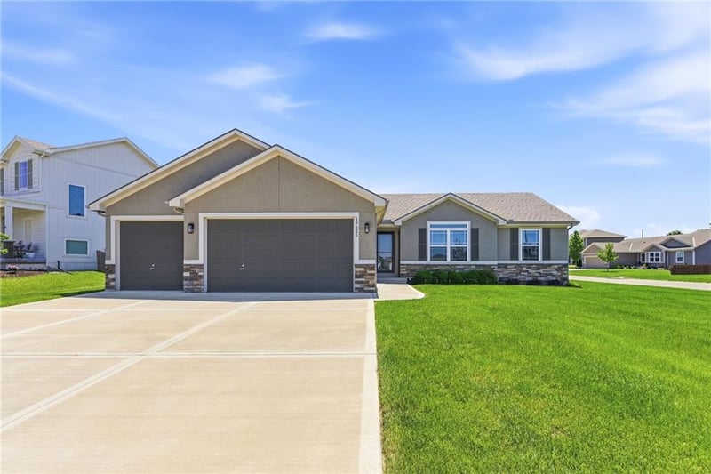 19625 197th St, Spring Hill, KS 66083