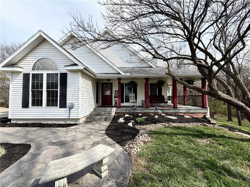 9 260th Rd, Warrensburg, MO 64093