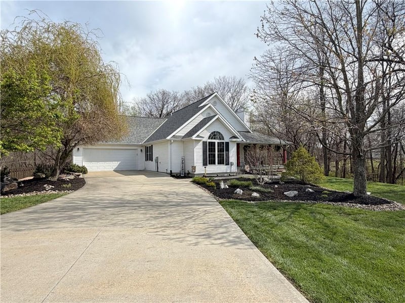 9 260th Rd, Warrensburg, MO 64093