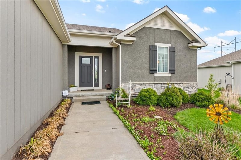 20804 189th St, Spring Hill, KS 66083