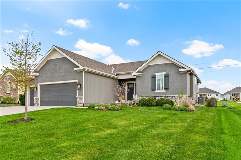 20804 189th St, Spring Hill, KS 66083