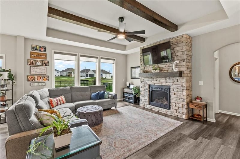 20804 189th St, Spring Hill, KS 66083