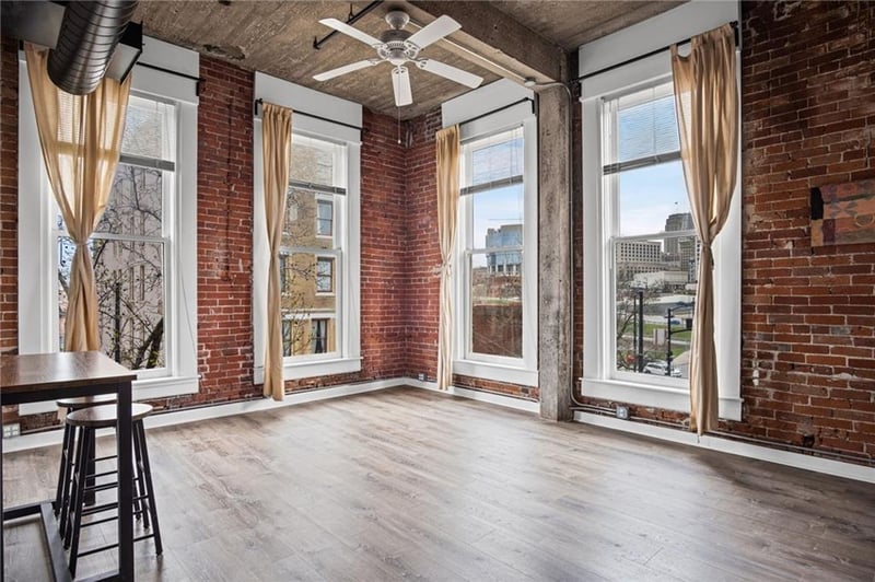 113 W 5th St #206, Kansas City, MO 64105