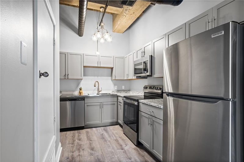 113 W 5th St #206, Kansas City, MO 64105