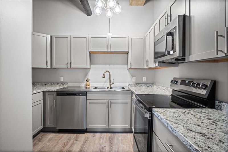 113 W 5th St #206, Kansas City, MO 64105