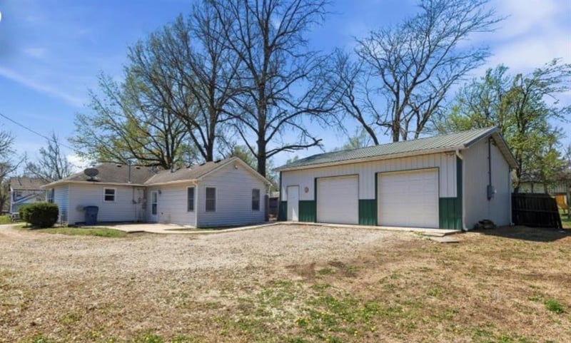 206 Alberta St, Mclouth, KS 66054