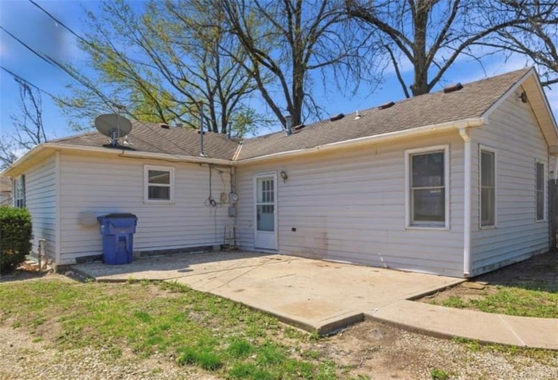 206 Alberta St, Mclouth, KS 66054