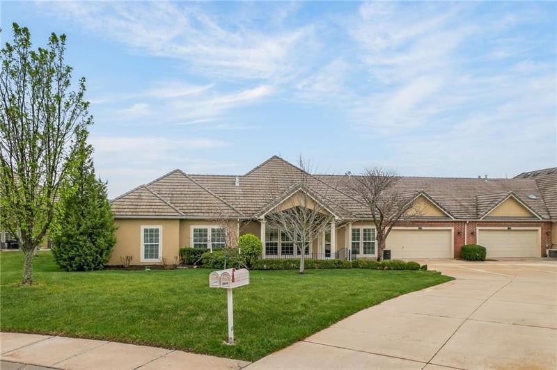 5409 145 St, Leawood, KS 66224