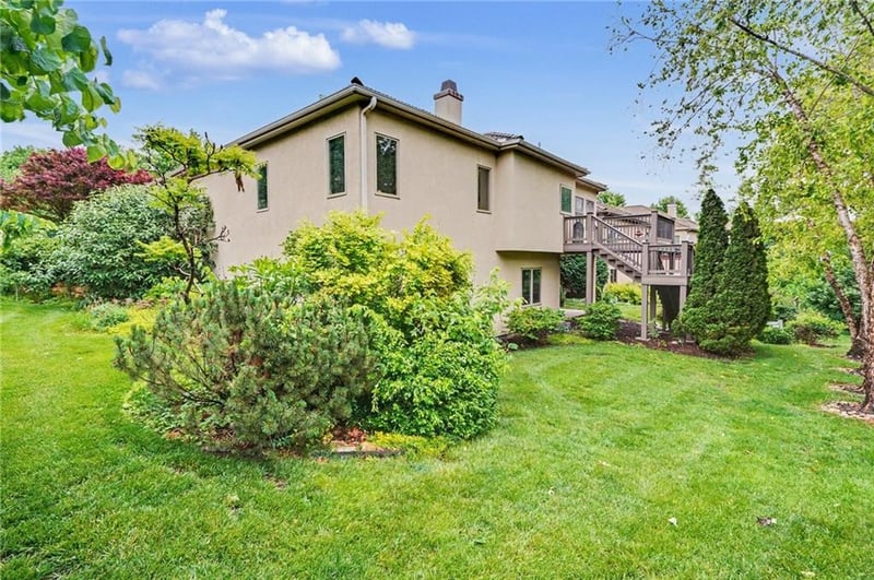 5727 Villa Dr, Lawrence, KS 66047