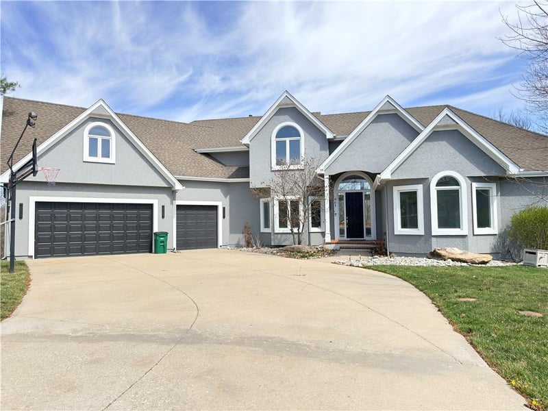 601 Forestpark Ln, Lee's Summit, MO 64081