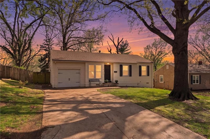 421 88 St, Kansas City, MO 64114