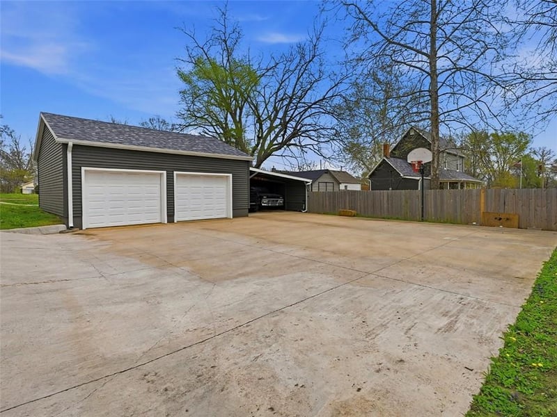 2804 Garland St, Leavenworth, KS 66048