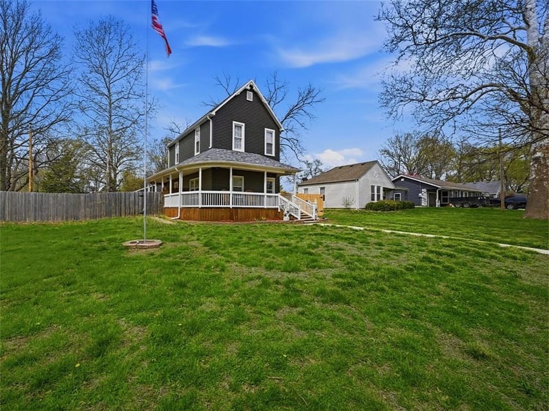 2804 Garland St, Leavenworth, KS 66048