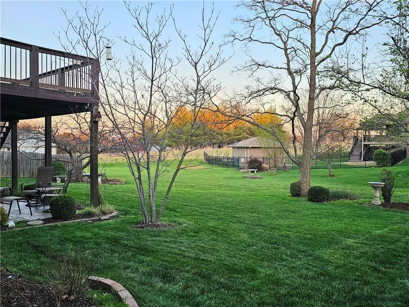 807 Poplar Ct, Grain Valley, MO 64029