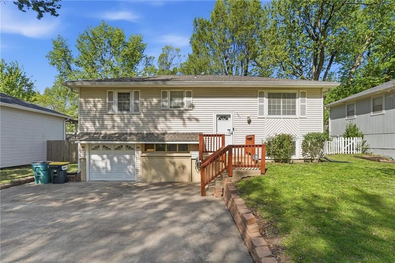 305 Franklin St, Spring Hill, KS 66083