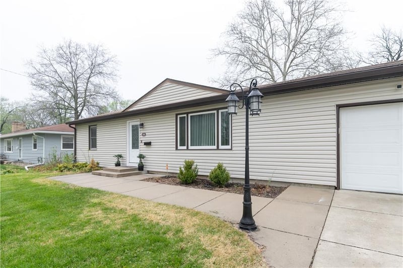 4404 137th St, Grandview, MO 64030