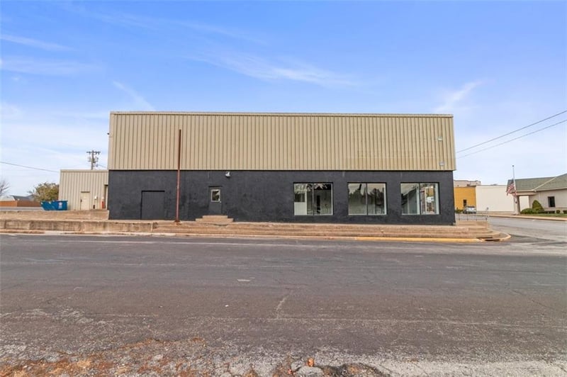 225 2nd St, Odessa, MO 64076
