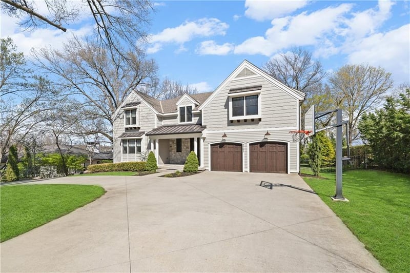 8909 Lee Blvd, Leawood, KS 66206