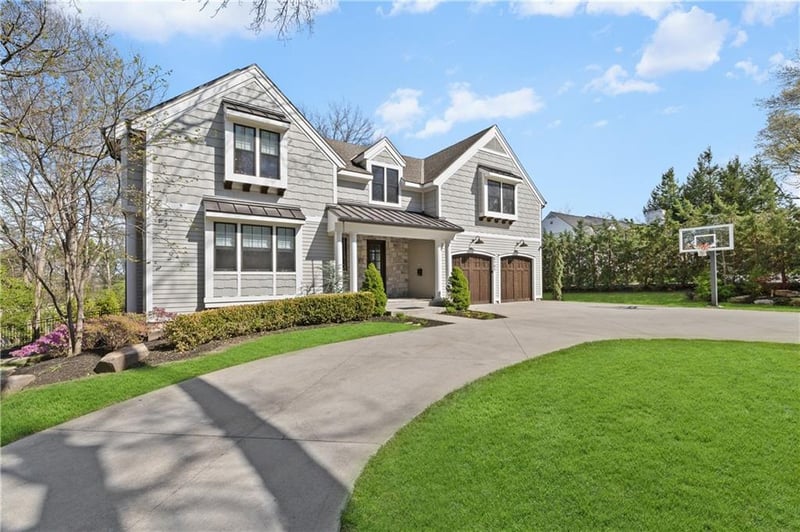 8909 Lee Blvd, Leawood, KS 66206