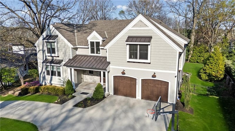 8909 Lee Blvd, Leawood, KS 66206