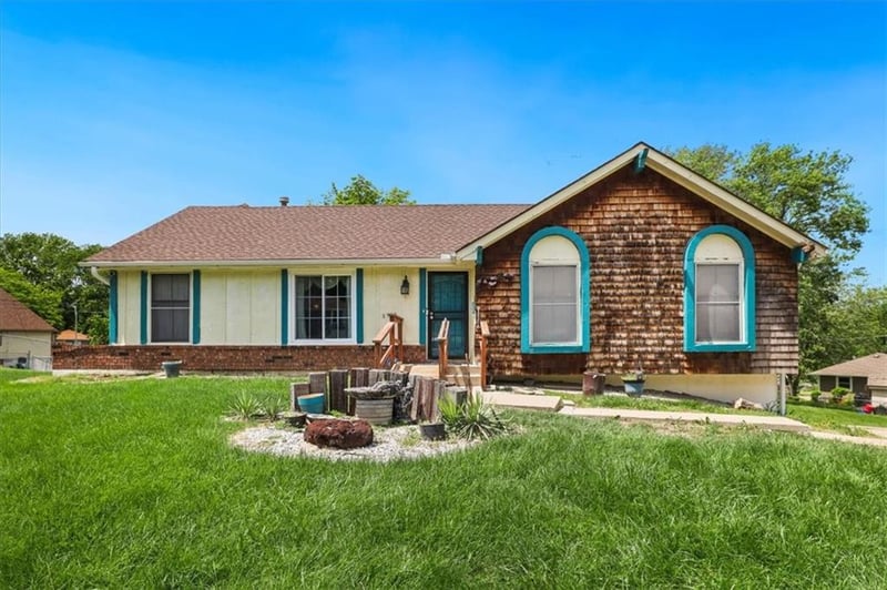 8922 Tennessee Ave, Kansas City, MO 64138