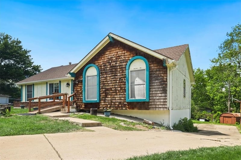 8922 Tennessee Ave, Kansas City, MO 64138