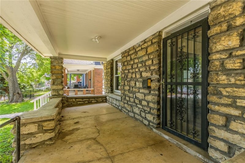 3810 Wyandotte St, Kansas City, MO 64111