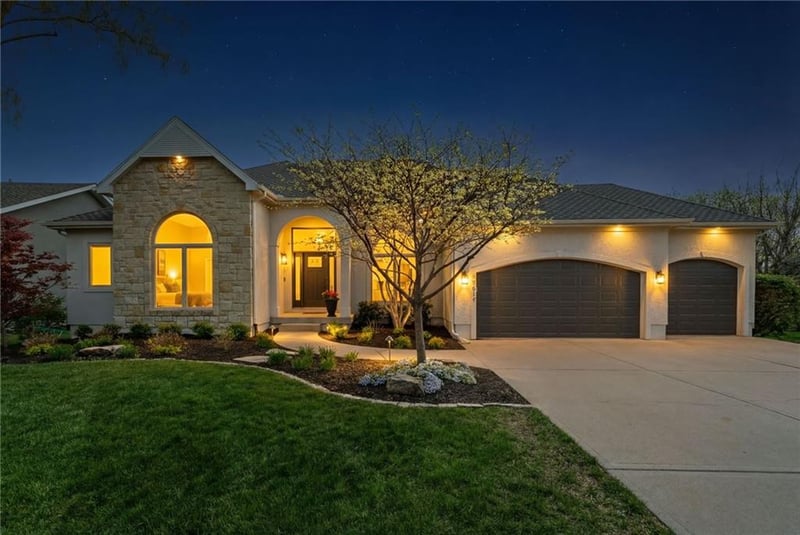 15617 Pawnee St, Overland Park, KS 66224