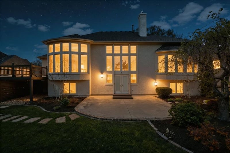 15617 Pawnee St, Overland Park, KS 66224