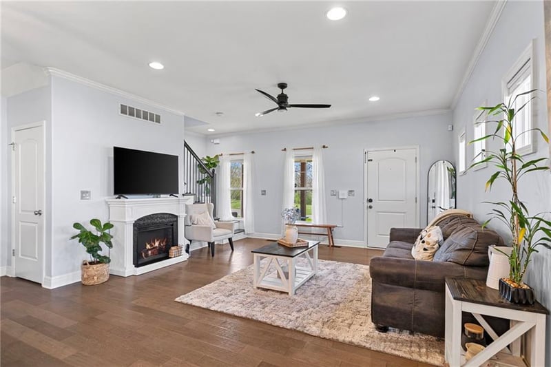 231 Jenny Ln, Raymore, MO 64083
