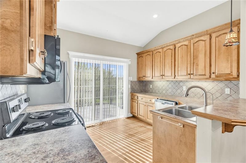 15715 W 62nd St, Shawnee, KS 66217
