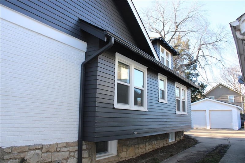 2244 E 69th St, Kansas City, MO 64132