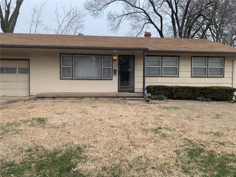 9016 Sycamore Way, Kansas City, MO 64138