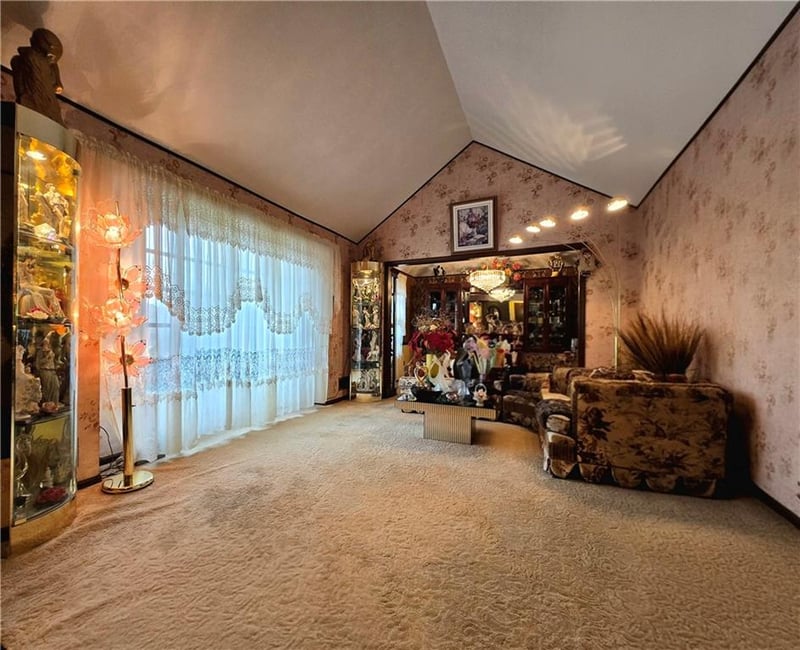 7615 95th St, Overland Park, KS 66212